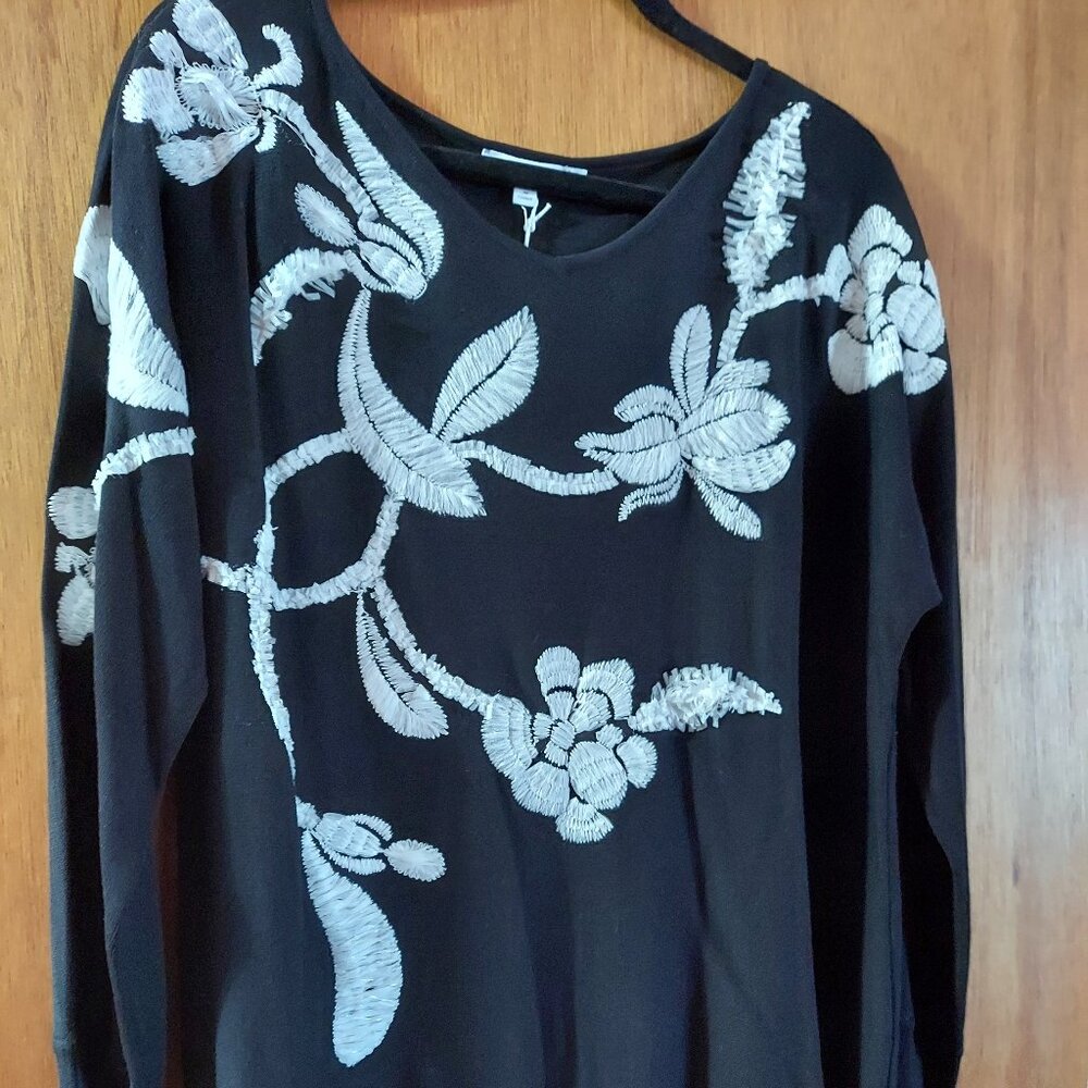 Chico's Black V Neck Sweater with White Floral Design size 2 (12/14)